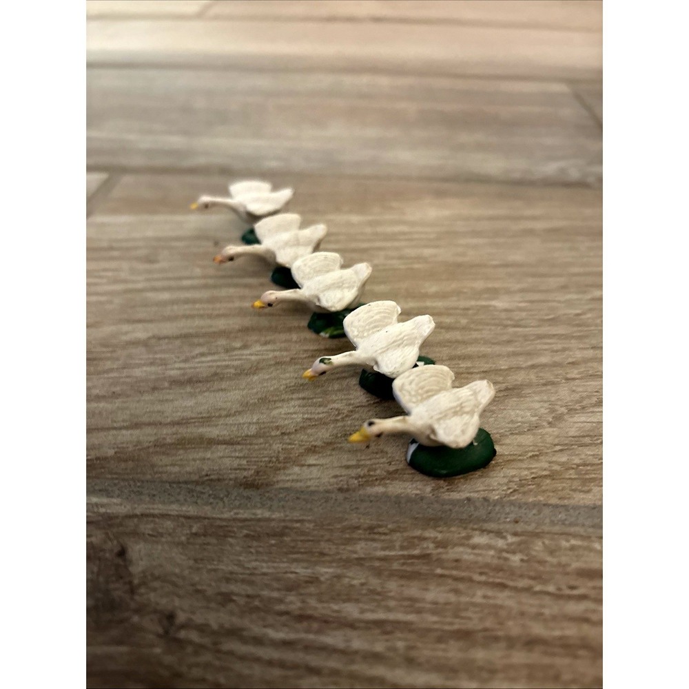 5 Vintage Plastic Miniature Running Geese‎ Farm Animals Made in Hong Kong